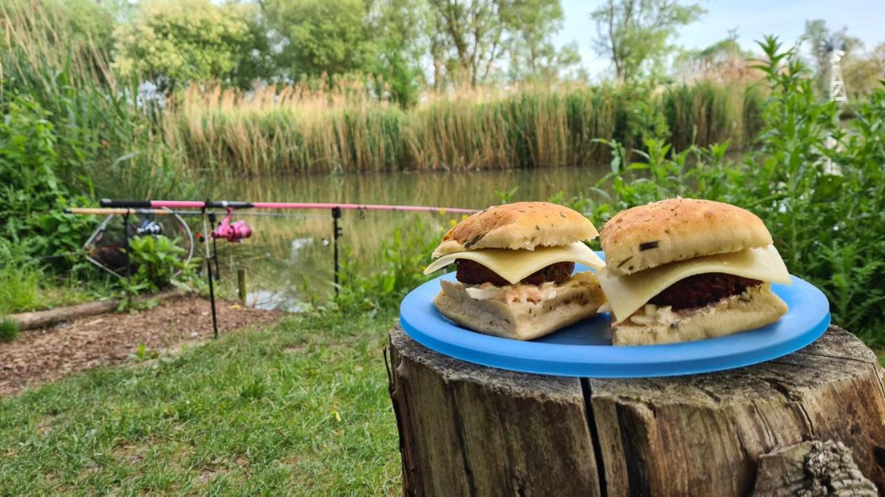 Rum Bridge Fisheries "The Cabin" Hotell Clare Eksteriør bilde